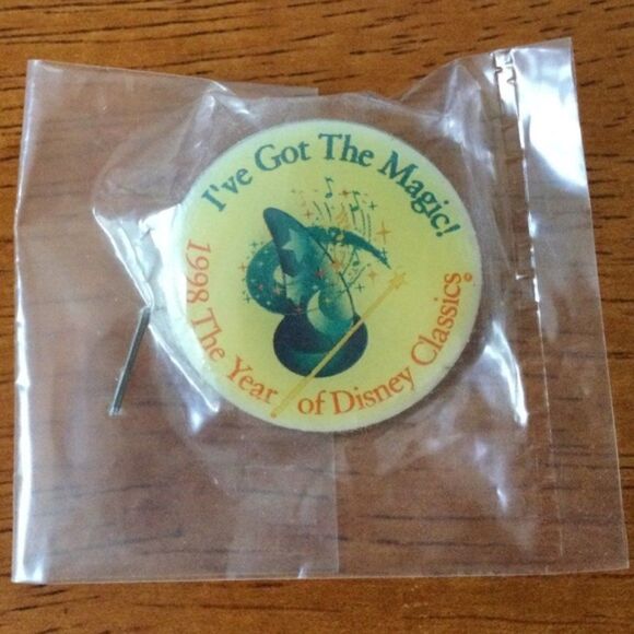 🆕 Disney Pin 7416 - 1998 The Year of Disney Classics - Picture 1 of 2